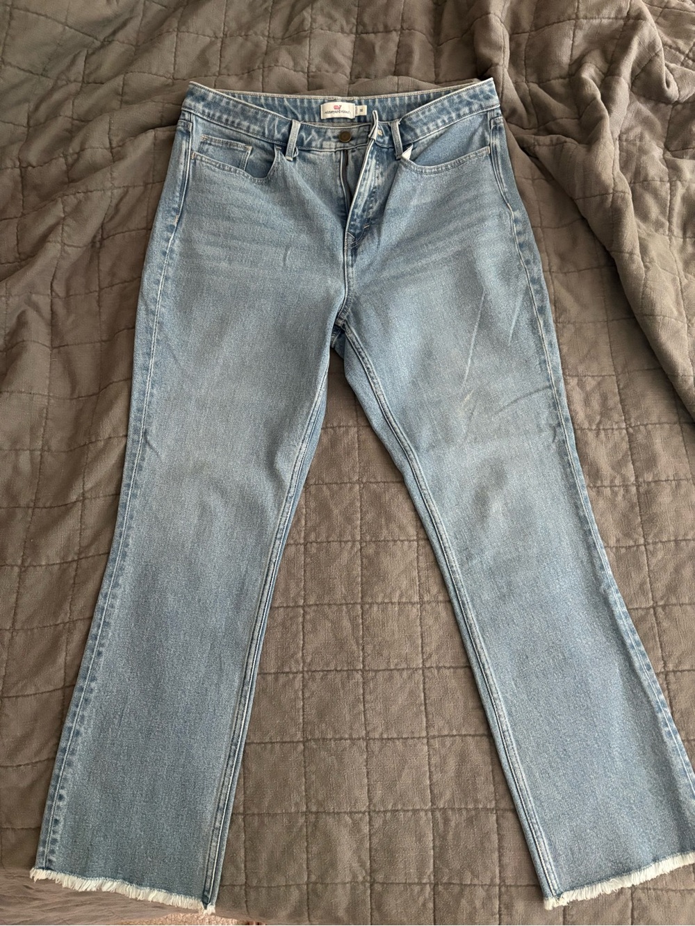 Vineyard Vines women’s size 30 light Wash Straight-Leg Jeans